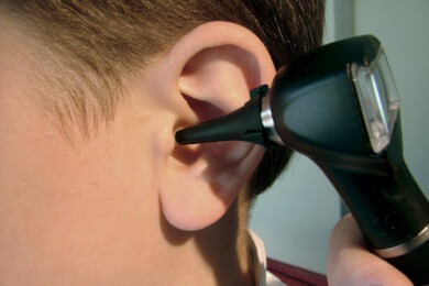 Mittelohrentzündung bei Kleinkindern - nicht immer sollten Ärzte ein "Paukenröhrchen" einsetzen