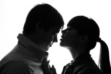 Wenn ein Ehepartner aus der Kirche austritt, fällt trotzdem Kirchensteuer an