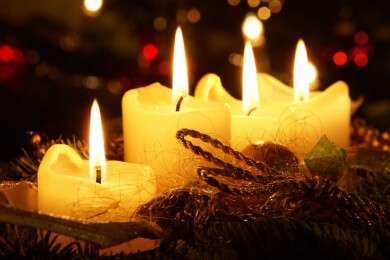 Bei Kerzen für den Adventskranz auf Qualität achten