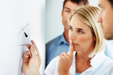 Echte Liebe zu den Mitarbeitern - Chefin in Amerika entlässt sich bei Stellungsstreichung selbst