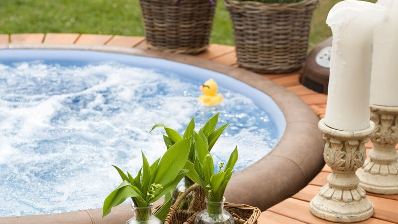 Luxus Whirlpool im Garten