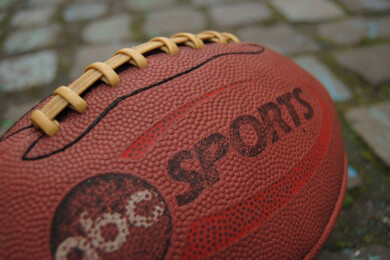 Spielerinnen prügeln sich während eines Dessous-Football-Spiels