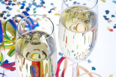 Drei Viertel der Deutschen verbringen den Silvesterabend zu Hause oder bei Freunden