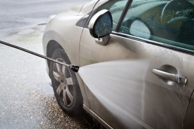 Autos auch im Winter waschen, damit sie nicht rosten