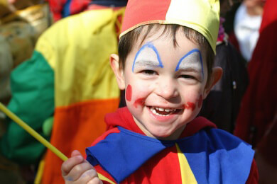 Gesundheitliche Risiken bei Karnevalsschminke und Faschingskostümen