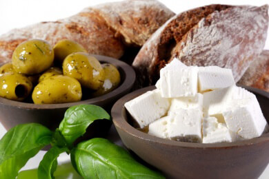 Eine mediterrane Küche mit viel Olivenöl, Gemüse und Obst ist gesund fürs Herz