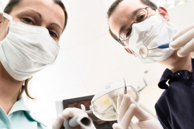 Zahnärzte sollen ab 2012 mehr verdienen und die Patienten bezahlen