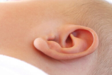 Innenohrimplantate lassen taube Kinder erstmals hören