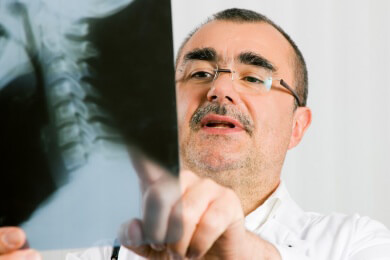 Bei Rückenschmerzen nicht nur zu Schmerzmitteln greifen - Einlagen in den Schuhen helfen langfristig