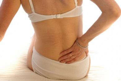 Rückenschmerzen - warum es viele besonders im Bereich der Lendenwirbel trifft und was man tun kann