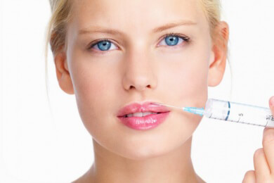 Lachfältchen lassen sich durch Botox relativ risikoarm beseitigen