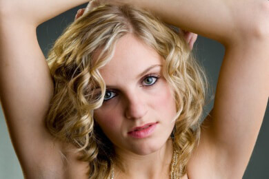 Schwitzen durch Botox beenden - Achselbereich kann mit dem Nervengift unterspritzt werden