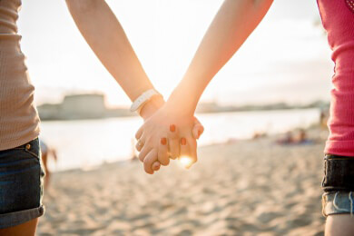 Französische Frauen tricksen und umgehen Homo-Ehen-Verbot