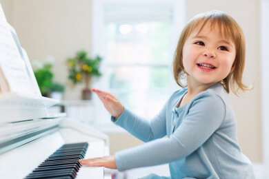 Musikunterricht in der Kindheit steigert kognitive Fähigkeiten im Alter