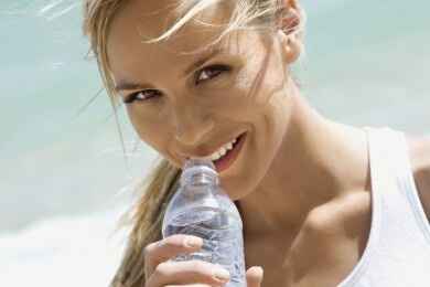 Zwei Liter Wasser am Tag - Ist das wirklich notwendig?