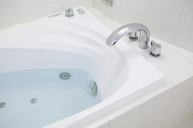 Nach einem Ölbad: Die Wanne gründlich säubern