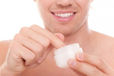 Welche Wirkstoffe in Anti-Aging-Creme die Falten vertreiben