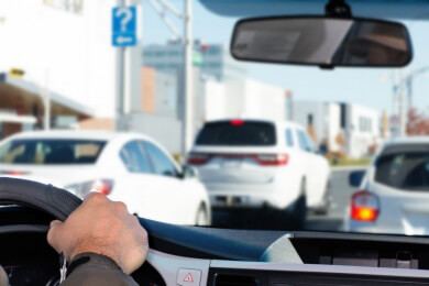 Lichthupe für Autofahrer nur bedingt erlaubt