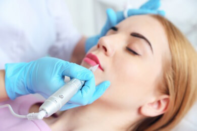 Extravagante Tattoos für die Lippen