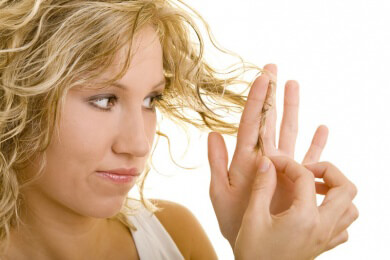 Haarbändiger bei lockigen Haaren