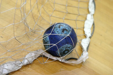 Künftig sollen mehr Frauen Handballspiele pfeifen