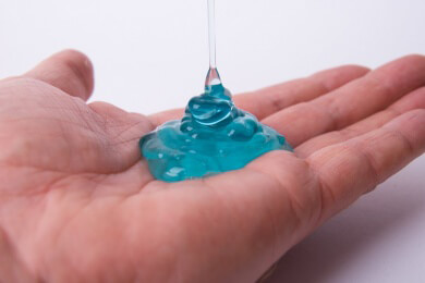 Bei Haarausfall kann Haarwasser helfen