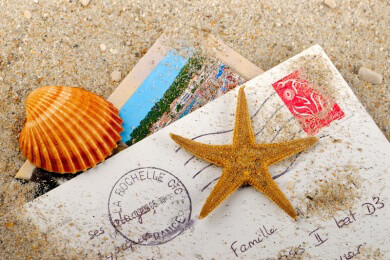 In der Kommunikation im Urlaub schlägt die Postkarte die Email