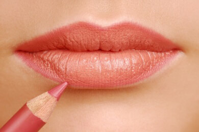 Lipliner bei vollen Lippen richtig anwenden