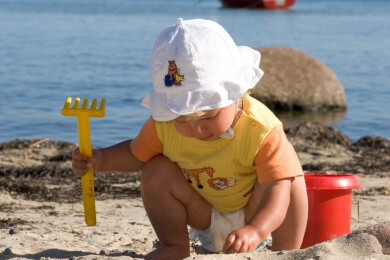 Sensible Kinderhaut im Sommer besonders gut eincremen