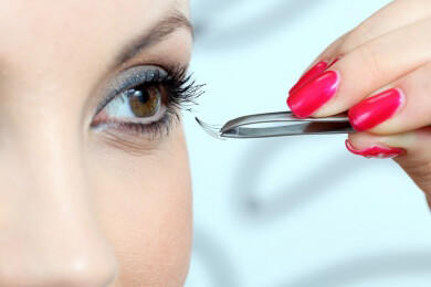 Wie eine Wimpernverdichtung im Kosmetikstudio abläuft
