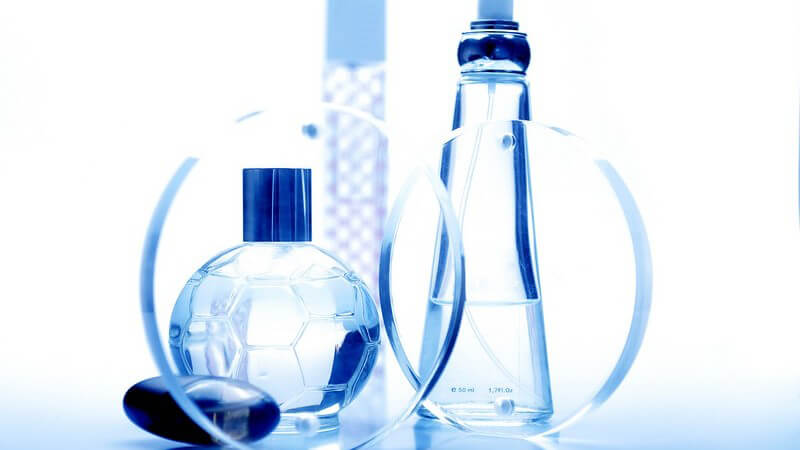 Verschiedene Parfümflaschen