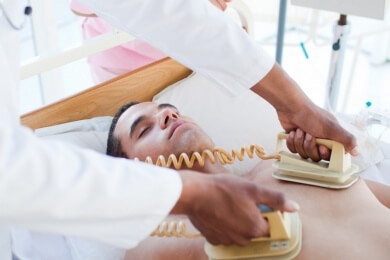 Kardioversion: Elektroschocks fürs Herz schaden dem Herzgewebe nicht