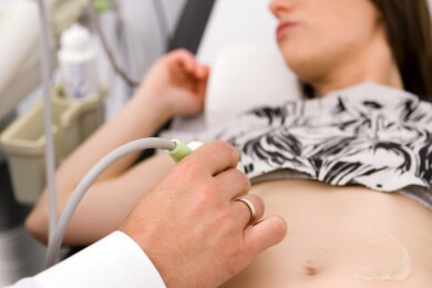 Eine Fehlgeburt kann auf Krebs hindeuten - betroffene Frauen sollten unbedingt zum Ultraschall