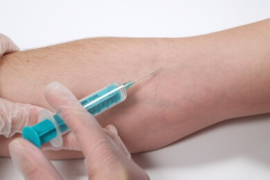 HIV durch Kontakt mit Spritzen - wie hoch ist das Risiko in der Praxis?