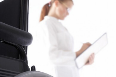 Dank Ekso können Gelähmte wieder laufen