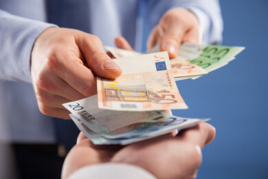 Am meisten Geld verdienen promovierte Studienabsolventen in aufsteigenden Wirtschaftssektoren