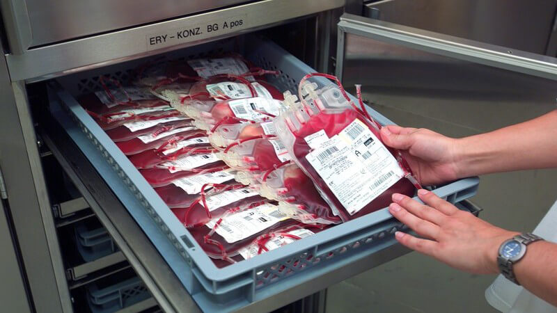 Blutkonserven in Kühlschrank