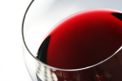Mit einem Wein-Dekanter zu noch aromatischerem Wein