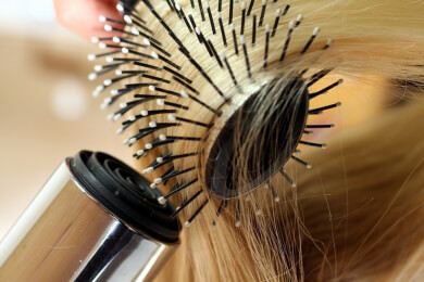 Glatte Haare - Auch für Lockenköpfe machbar