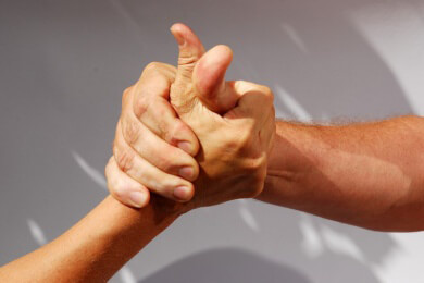 Armwrestling-WM: Student mit riesigem rechten Arm will den Titel