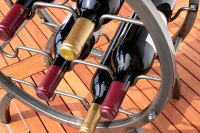 Wein stilvoll lagern in einem eigenen Weinregal