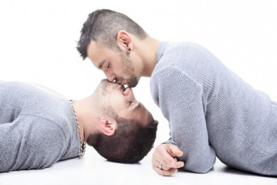 Wo die Homo-Ehe erlaubt ist müssen Homosexuelle seltener zum Arzt