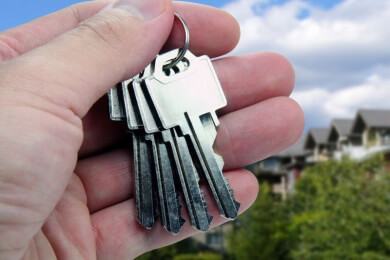 Bei Immobilienkauf auch an eventuelle Maklergebühren denken