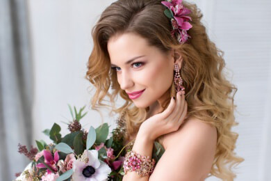 Vom Sekt bis zum Kuscheltier: Liebevolle Extras beim Blumenversand