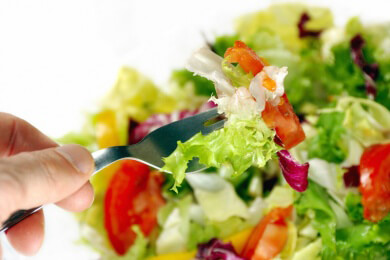 Spezielle Diät oder Magerwahn? Model Adriana Lima verzehrte eigenen Salat in einem Restaurant