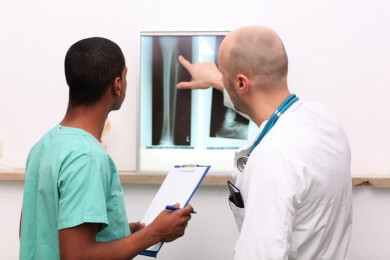 Neue Form der Glasknochen entdeckt - Forscher wird mit dem Köhler Forschungspreis ausgezeichnet