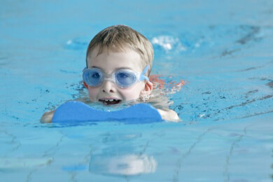 Schwimmbrille muss bei Kindern richtig sitzen