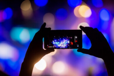 Künstlereinkommen gestiegen - Medienindustrie jammert auf hohem Niveau