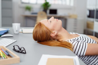 Das Problem Rückenschmerzen - Wie hält man sich im Büro fit?