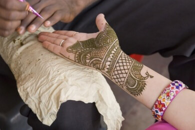 Henna-Bemalungen können Allergien auslösen